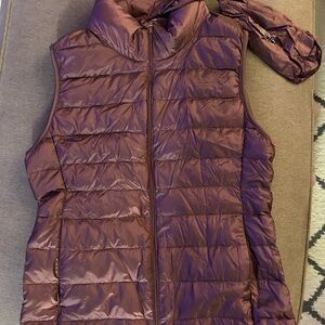 Uniqlo Women's Burgundy Aubergine color Puffer Vest XS NWOT